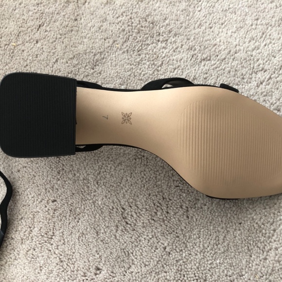 BCBGeneration suede heels size 7 - wrap/tie around ankles - NWT - Picture 6 of 6